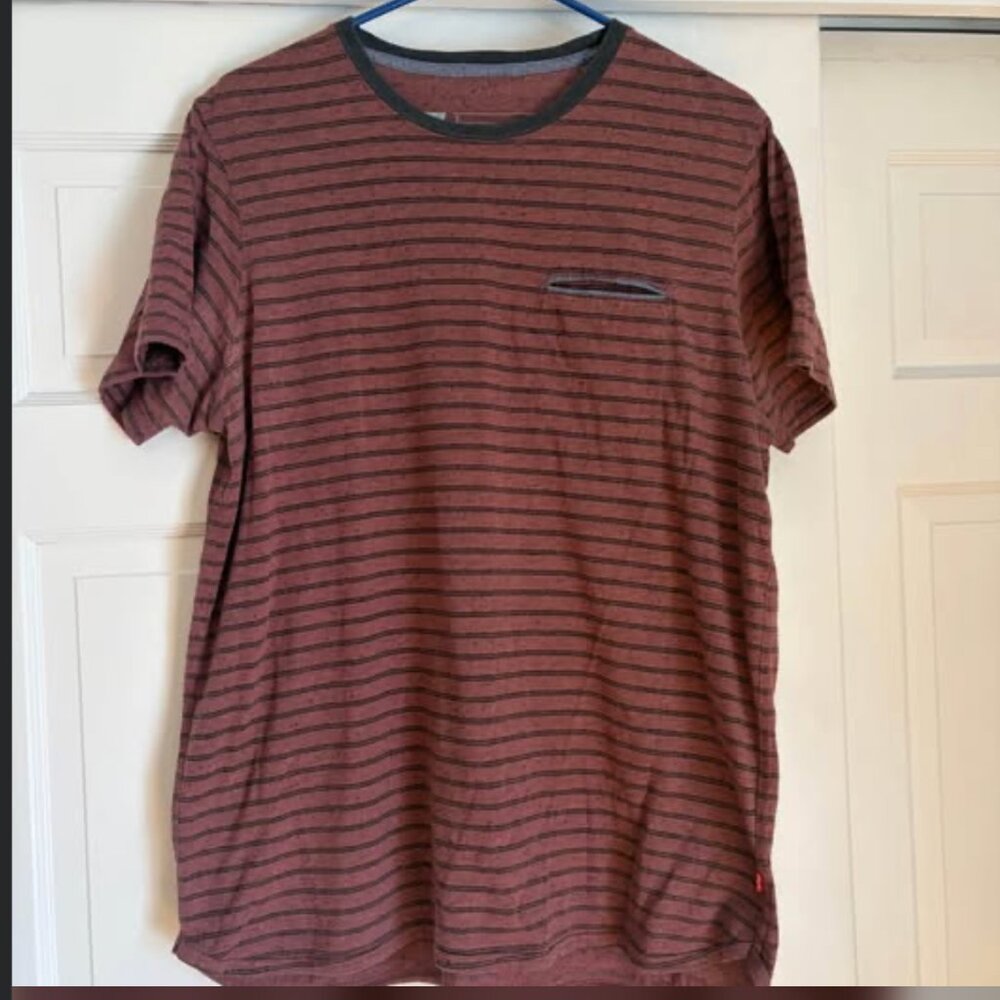 Men’s Levi’s pocket tee - L